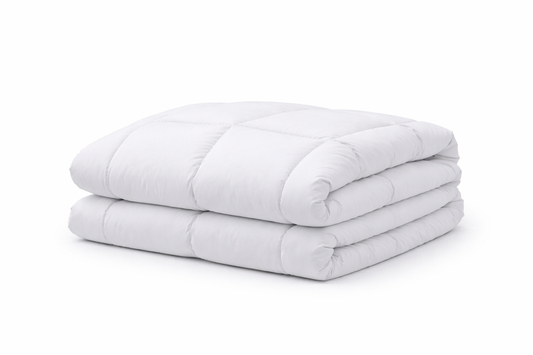 Couette rafraîchissante toutes saisons, conçue pour un confort optimal toute l’année, idéale pour lit double, en textile de maison doux et respirant.